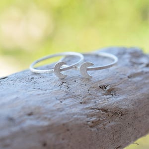 Crescent moon sterling silver stacking ring zdjęcie 2