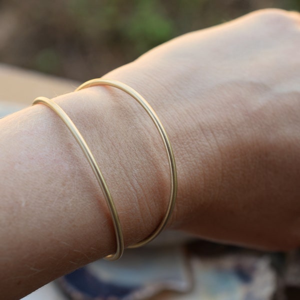 Set of 2 raw brass bracelets, 2 brass bangles, statement bracelets