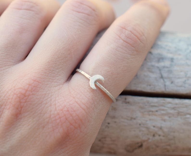 Crescent moon sterling silver stacking ring zdjęcie 4