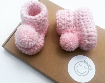Baby girl gift, Crochet baby booties, Pink pom pom booties, Baby shower gift, Photo prop, Newborn baby shoes, Pom pom baby shoes, New baby