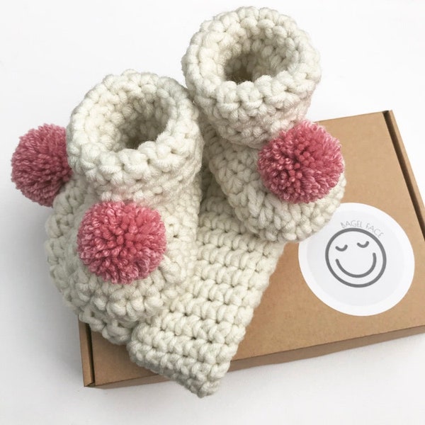 Baby girl gift, Newborn baby gift, Baby shower gift, Gender reveal, Crochet baby booties, Crochet baby hat, Pink baby girl booties