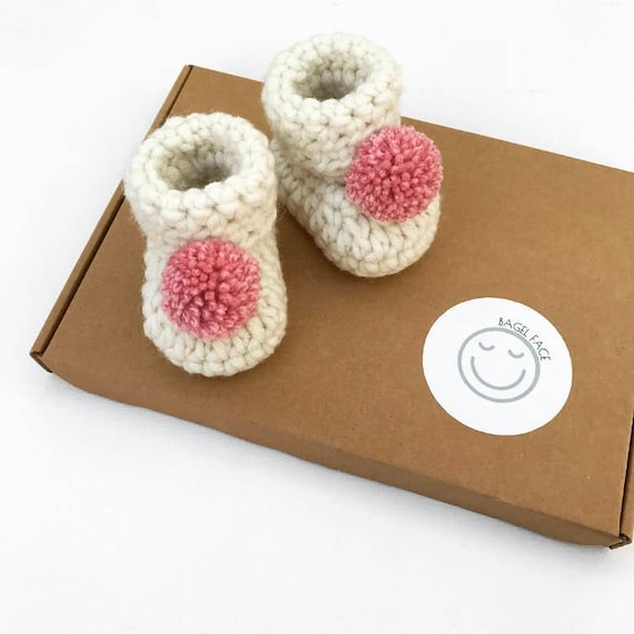 Baby girl gift, Crochet baby booties, Pink pom pom booties, Baby shower  gift, Photo prop, Newborn baby shoes, Pom pom baby shoes, New baby