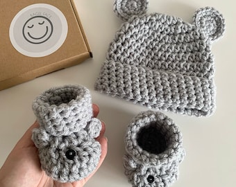 Baby bear gift set, new baby gift set, crochet baby gift, unisex baby present, baby bear hat and booties, crochet bear hat and shoes set