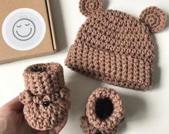 Baby bear gift set, new baby gift set, crochet baby gift, unisex baby present, baby bear hat and booties, crochet bear hat and shoes set