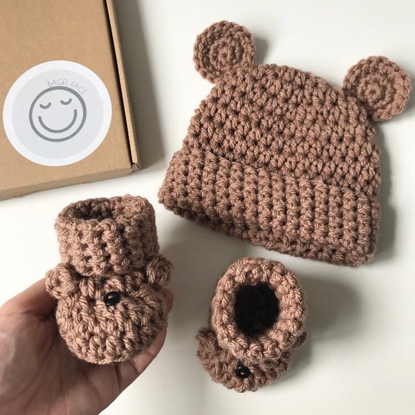 Baby bear gift set, new baby gift set, crochet baby gift, unisex baby present, baby bear hat and booties, crochet bear hat and shoes set