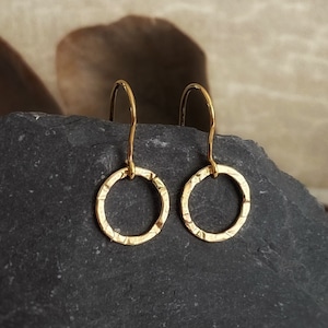 Solid 9ct gold circle drop earrings, Handmade hammered texture round dangly yellow gold earrings, Simple modern stylish geometric gold image 1