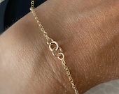 Solid gold 9ct 2 tiny delicate interlocking hoop bracelet. A simple, stylish and modern hammered 2 round circle textured bracelet