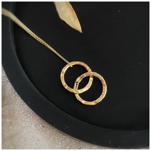 Solid 9ct gold hammered interlocking circle pendant, Textured round hoop gold pendant, Handmade tree bark Simple stylish modern pendant