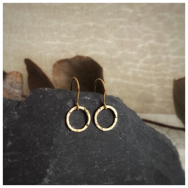 Solid 9ct gold circle drop earrings, Handmade hammered texture round dangly yellow gold earrings, Simple modern stylish geometric gold image 1