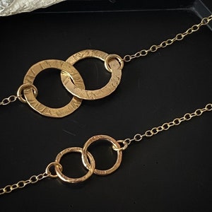 Solid gold large interlocking circle necklace, a handmade hammered textured 9ct solid gold hoop, round modern gold chain necklace image 2