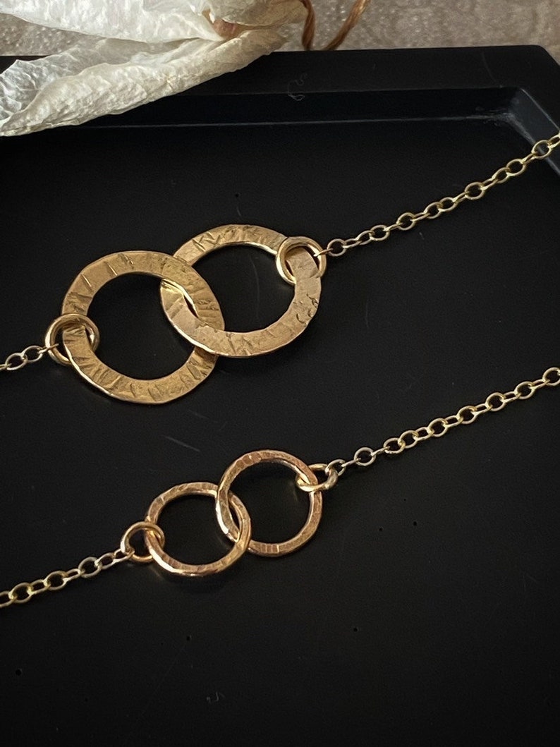 Solid gold large interlocking circle necklace, a handmade hammered textured 9ct solid gold hoop, round modern gold chain necklace image 2