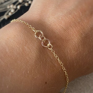 Solid gold interlocking 3 tiny circle hoop bracelet, hammered textured round circle chain bracelet handmade delicate & modern gold