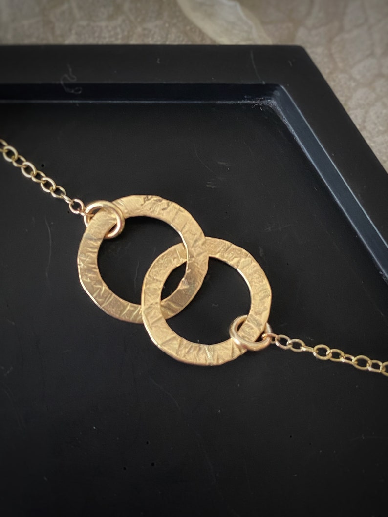 Solid gold large interlocking circle necklace, a handmade hammered textured 9ct solid gold hoop, round modern gold chain necklace image 1