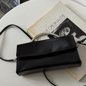Vintage 90er Jahre Mininal Schwarze Kunstleder Handtasche von Clubhouse
