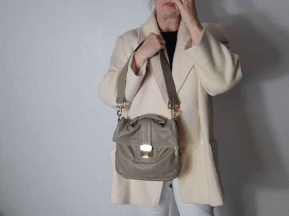 MARC JACOBS NEDERLAND Leren tas opvouwbare bovenhandgreep schouder handtas BEIGE Etsy Nederland
