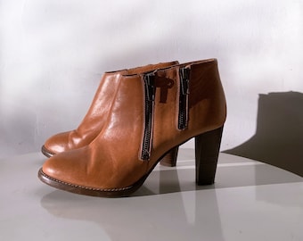 Stivaletti con tacco e cerniera in vera pelle marrone chiaro