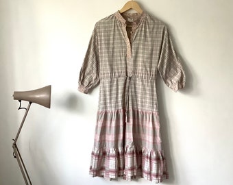 Vintage jaren '70 Katoenen Smock Prairie Jurk Check / Bloemen, Roze Mix