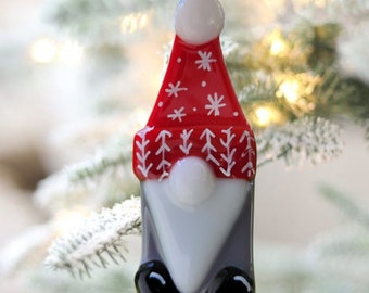 Fused Glass Christmas Ornament. Little gnome. Artisanal creation by Luluverre, handmade, made in Quebec