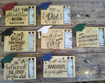 Tarjetero de madera personalizado para graduación grabado con láser: un recuerdo para atesorar.
