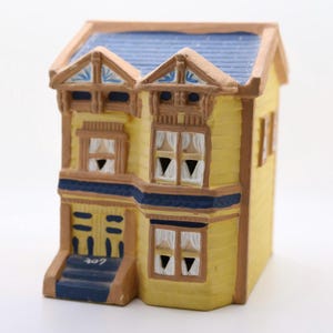 Vintage Knob Hill Ceramic House Piggy Bank – Yellow Victorian Style Bank – Hand Painted Collectible Coin Bank – Retro Home Decor