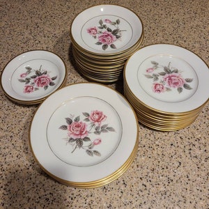 Noritake Lindrose 5235 China (32) Pieces vintage set