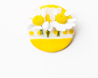 Ceramic yellow and white fresh flower boutonniere pin