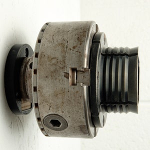 Organize Your Workspace for Woodturners with Our Premium Wall Mounted Chuck Holder for 1-1/4in and 1in x 8TPI.