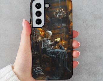 Funda de teléfono con diseño de libro de lectura de esqueleto para iPhone 16, 15, 14 y 13, Samsung Galaxy S25, S24 y S23, Google Pixel 9, 8, 7 y 6, regalo de gato negro para lectores.