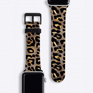 Puede incluir: Dos correas de reloj de leopardo negro y dorado. Las correas est&aacute;n hechas de un material suave y flexible y son compatibles con Apple Watch.