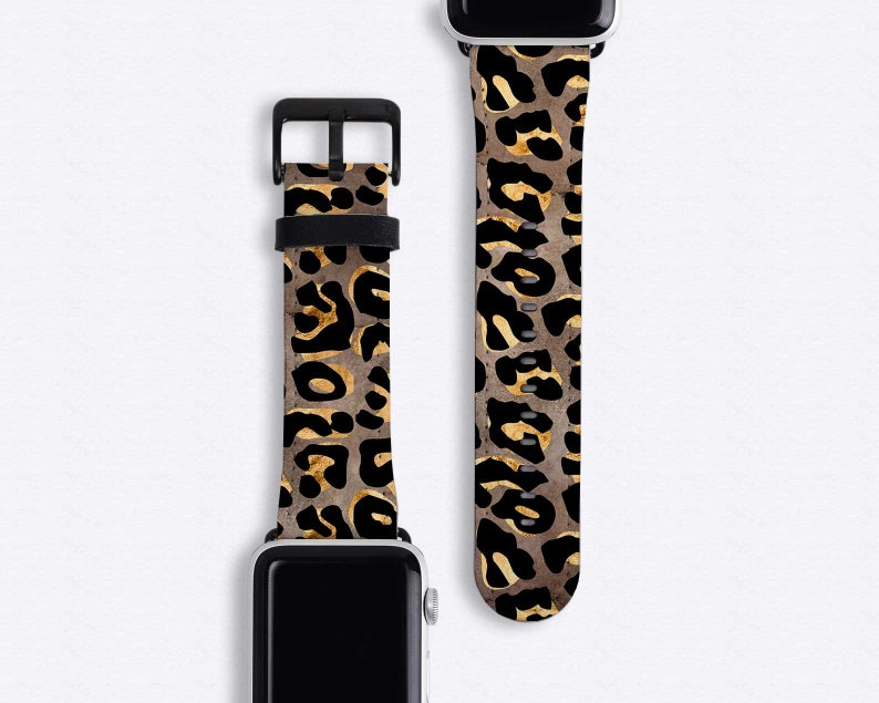Puede incluir: Dos correas de reloj de leopardo negro y dorado. Las correas est&aacute;n hechas de un material suave y flexible y son compatibles con Apple Watch.