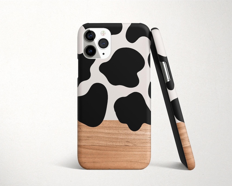 Custodia per telefono con stampa mucca in bianco e nero e finto legno / iPhone 14 Pro Max 13 Pro 12 Mini 11 XR XS 8 Plus SE3 / Custodia a scatto minimalista o resistente immagine 1