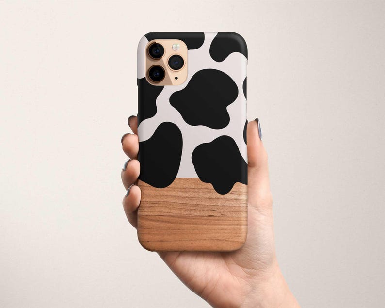 Custodia per telefono con stampa mucca in bianco e nero e finto legno / iPhone 14 Pro Max 13 Pro 12 Mini 11 XR XS 8 Plus SE3 / Custodia a scatto minimalista o resistente immagine 3