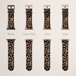 Puede incluir: Cuatro correas para Apple Watch con un dise&ntilde;o de estampado de leopardo. Las correas se muestran en negro, oro rosa, oro y plata.