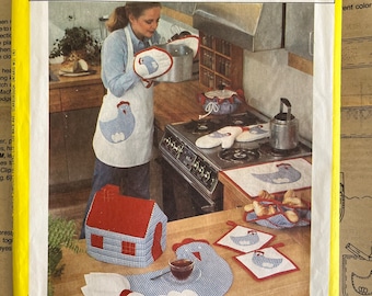 1981 Simplicity 124 Kitchen Set Sewing Pattern: Apron, Cozy, Mitts
