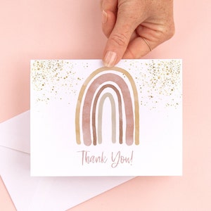 Boho-Regenbogen-Dankeschön-Karte. Regenbogen-Geburtstagsparty. Moderne Regenbogen-Babyparty. Regenbogen-Einladung. Gedämpfter Regenbogen, R001