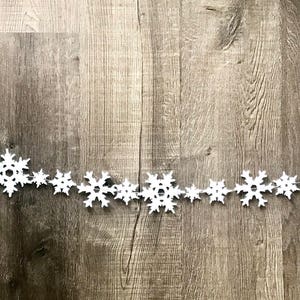 Snowflake Garland // Snowflake Banner // Wool Felt Snowflakes // Snowflakes // Snowflake Wall Hanging // Snowflake Decor //Christmas Garland