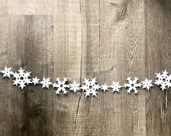 Snowflake Garland // Snowflake Banner // Wool Felt Snowflakes // Snowflakes // Snowflake Wall Hanging // Snowflake Decor //Christmas Garland
