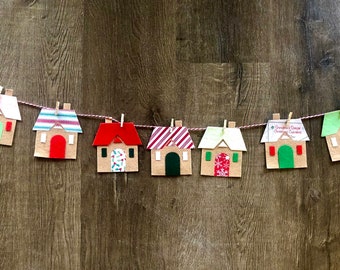 Gingerbread House Garland // Gingerbread House // Gingerbread Decor // Christmas Garland // Christmas Decor // Christmas Decorations //