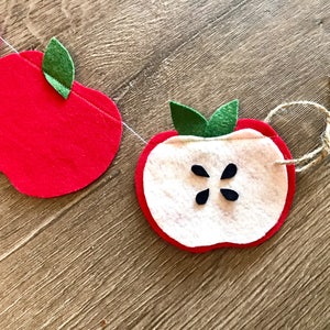 Apple Garland // Apple Decor // Teacher Garland // Teacher Appreciation // Back to School// Teacher Appreciate Day // Homeschool Classroom