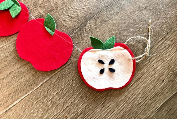 Apple Garland // Apple Decor // Teacher Garland // Teacher Appreciation // Back to School// Teacher Appreciate Day // Homeschool Classroom