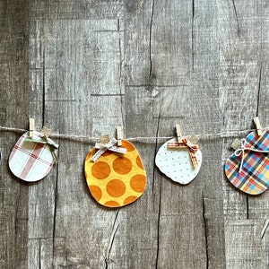 Fabric Pumpkin Garland // Pumpkin Garland // Fall Garland // Fall Decor // Fabric Pumpkins // Pumpkin Decor // Shabby Decor // Pumpkins