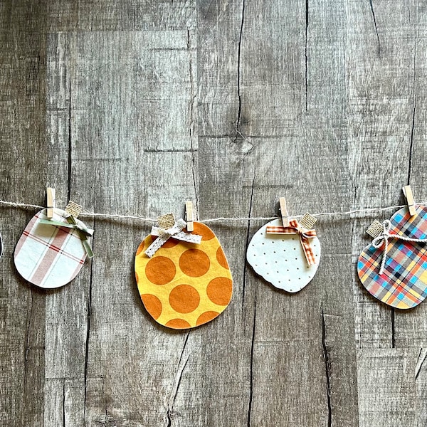 Fabric Pumpkin Garland // Pumpkin Garland // Fall Garland // Fall Decor // Fabric Pumpkins // Pumpkin Decor // Shabby Decor // Pumpkins