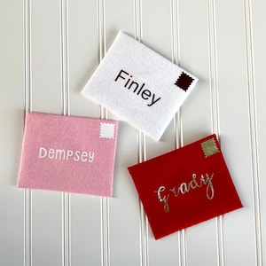 Personalized Valentine Envelopes // Felt Envelopes // Valentine’s Day // Valentine’s Day Decor // Valentines for kids //