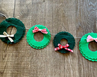Christmas Wreath Garland // Christmas Wreaths // Wreath // Christmas Garland // Christmas Decor // Christmas Wreath Banner // Wreath Garland