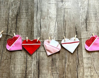 Valentine Pocket Garland // Valentine’s Day Decor // Valentines Decor // Heart Garland // Heart Decor // Valentines Day Garland //
