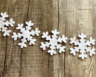 Large Snowflake Garland // Snowflake Garland // Christmas Garland // Christmas Decor // Snowflakes// Felt Snowflakes // Hanging Snowflakes