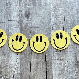 Smiley Face Garland // Smiley Face // Smiley Face Decor // Emoji Garland // Emoji Decor // Teen Girl Party Decor //