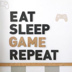 Eat sleep Game Repeat drewniany znak, drewniane skrypty ścienne, wystrój pokoju dziecięcego, sztuka ścienna dla dzieci, wystrój pokoju dziecięcego, wystrój ściany pokoju dziecięcego