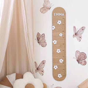 Houten groeimeter madeliefje met naam, gepersonaliseerde groeimeter, houten hoogtemeter, groeimeter bloemen, decoratie babykamer, babykamer