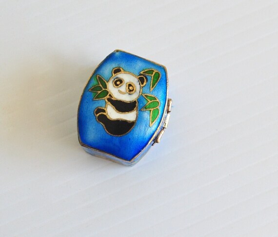 Miniature CLOISONNE Enamelled Panda Bear Pill Box… - image 4